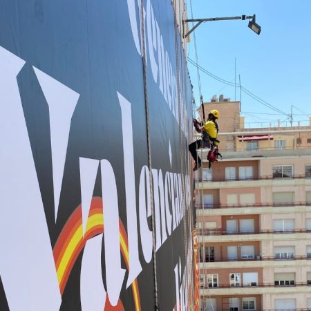 VERTIPRO-TRABAJOS-VERTICALES-EN-ALICANTE-CARTELES-PUBLICITARIOS