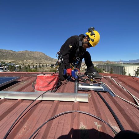 Vertipro-Trabajos-en-Altura-Instalacion-de-lineas-de-vida-1-scaled