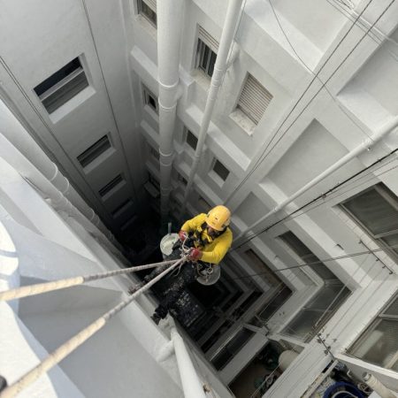 Vertipro-Trabajos-en-Altura-Rehabilitacion-Patios-interiores-1-768x1024